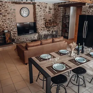Rare, Belle Maison De 90 M2 Au Pied Du Château , Fougères France